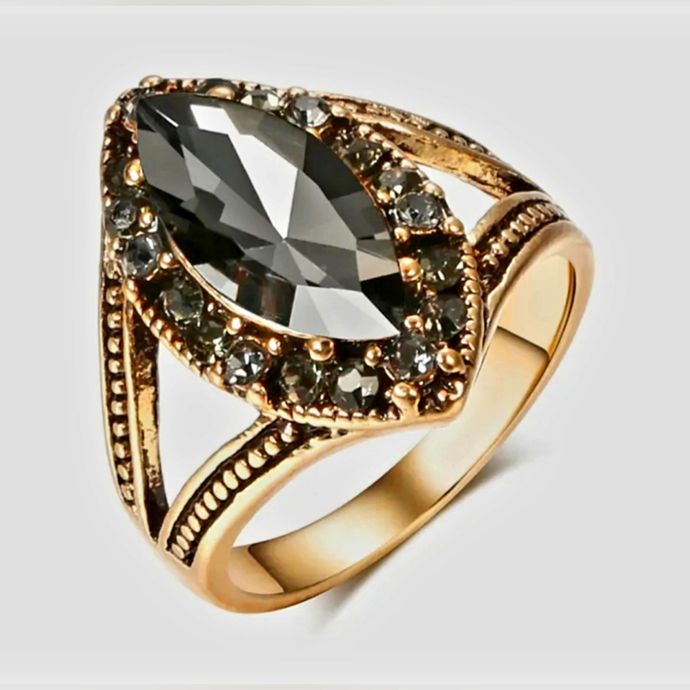 New Fashionable And Versatile  Luxurious And High-End Ring. Stainless steel.